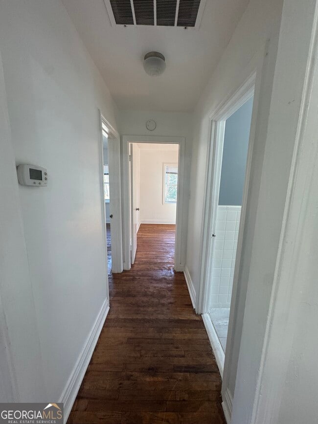 Building Photo - 324 N Main St