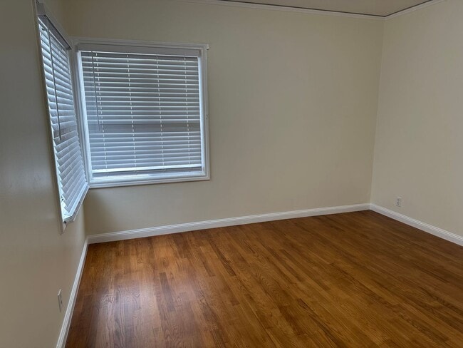 Building Photo - EPIC REA - Great Corner Lakeside Home - 3 ...