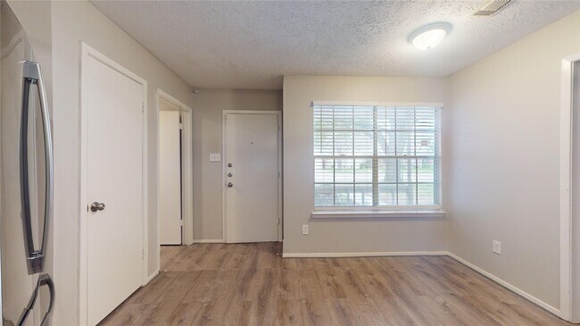 Building Photo - 2331 Barrington Pl Dr