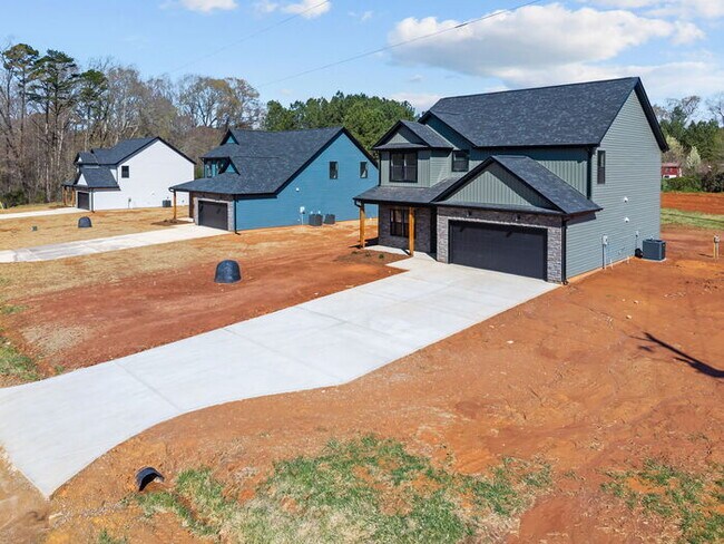 Building Photo - New Salisbury 4 bedroom 2.5 bathroom