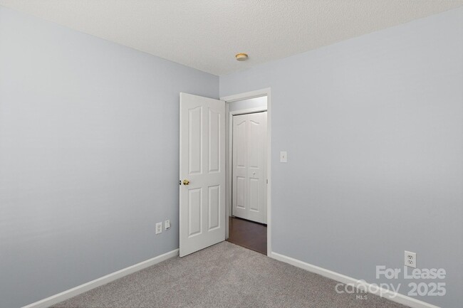 Building Photo - 6828 Ayrshire Glen Pl