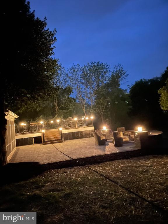 Building Photo - 1104 Dunvegan Rd