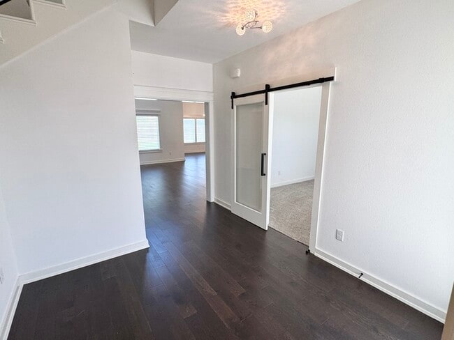 Building Photo - 8735 S Quanah Ave