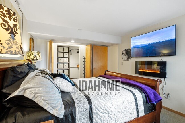 Building Photo - 1045 Sagewood Pl