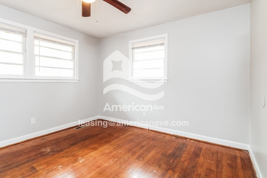 Building Photo - 2342 Center St