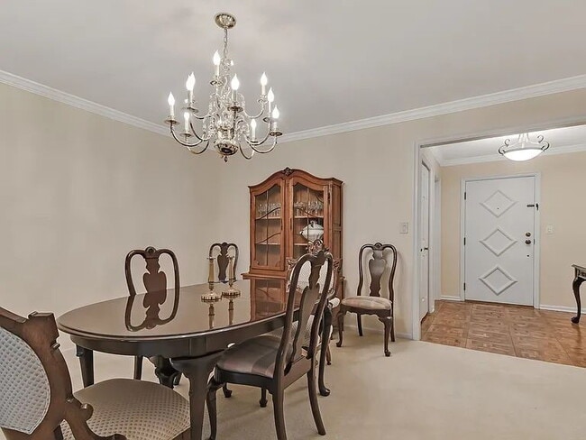 Building Photo - "Charming 2-Bed, 2-Bath Retreat in the Heart of Hinsdale – Spacious 2071 Sq Ft Haven!"