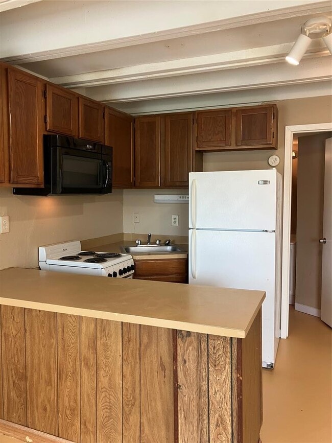 Building Photo - 5806 Circulo Dr