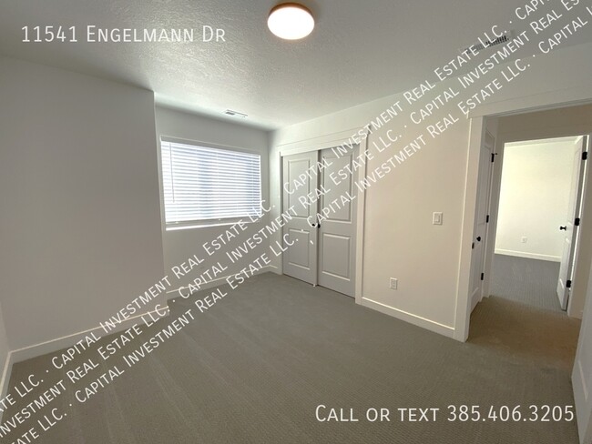 Building Photo - 11541 Engelmann Dr