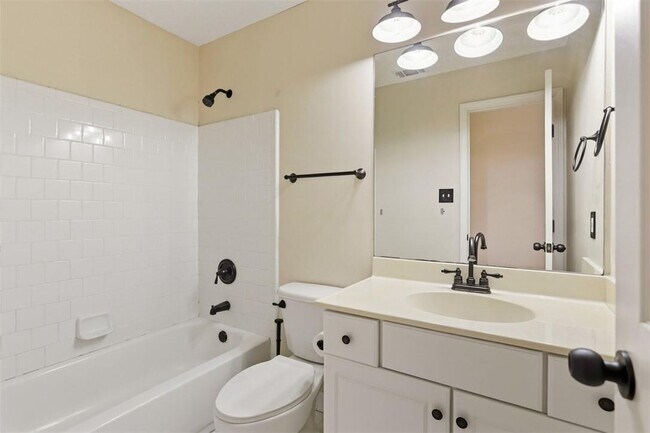 Building Photo - 14 Sandy Pond Ct
