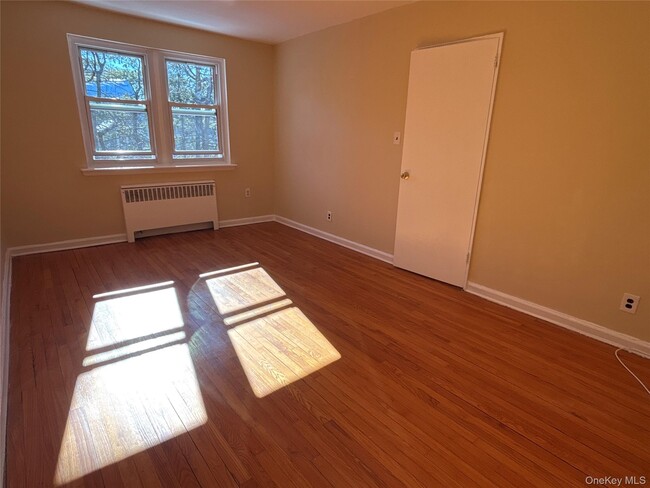 Building Photo - 25 Dolphin Green