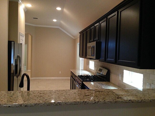 Building Photo - 18214 Russett Green Dr