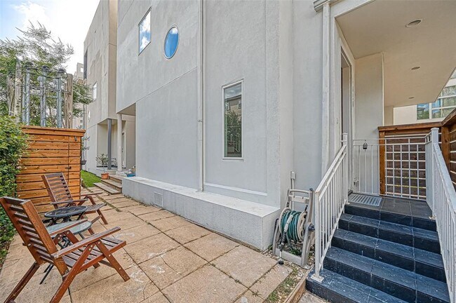 Building Photo - 5628 Kiam St
