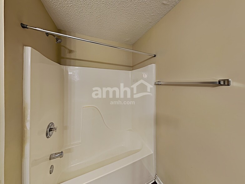 Building Photo - 4650 Grove Ct