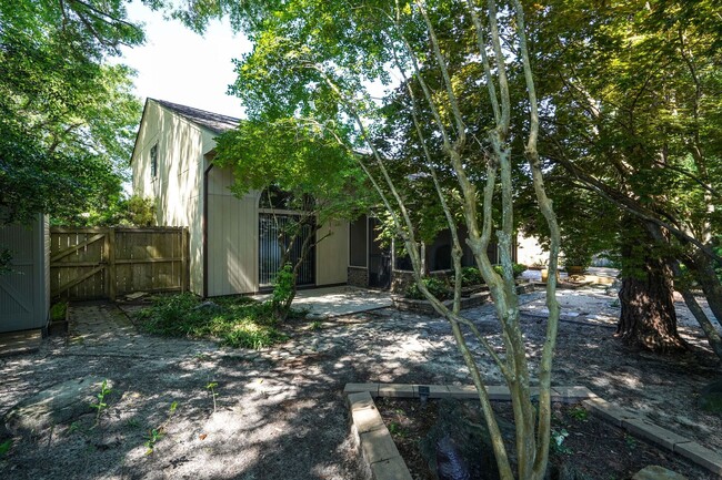 Building Photo - 4 BR / 2.5 BA – RARE FIND IN ROCKY BAYOU