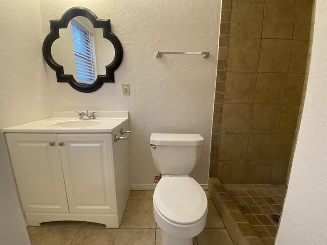 Building Photo - 804 Hawks Nest Dr