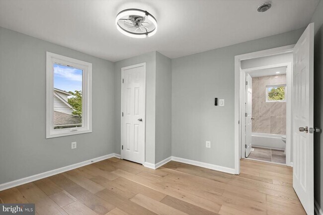 Building Photo - 2917 E Lee Ave