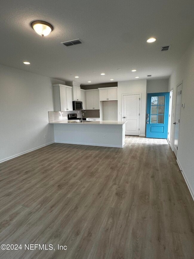Building Photo - 315 Brandon Lks Dr