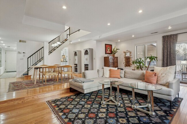 Primary Photo - HALF MONTH RENT FREE!!!! GORGEOUS Brick To...