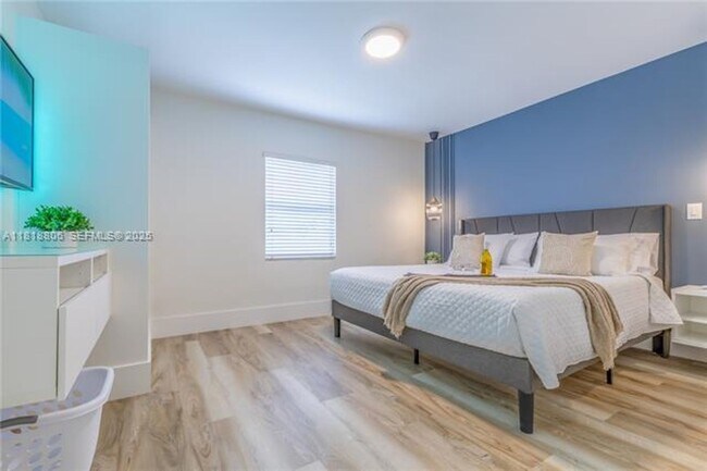 Building Photo - 1762 NW 15th St