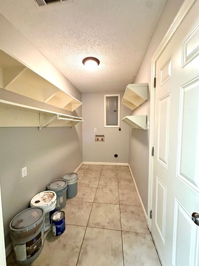 Building Photo - 3BR 2BA Jason Dr. Denham Springs