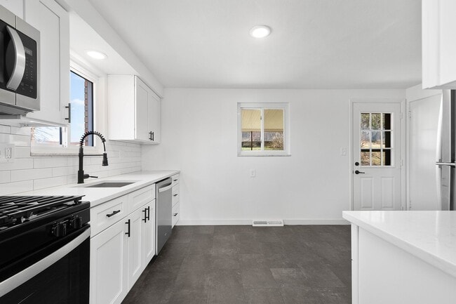 Building Photo - AVAILABLE MAY 1ST — STUNNING 3-BEDROOM HOME IN PENN HILLS!