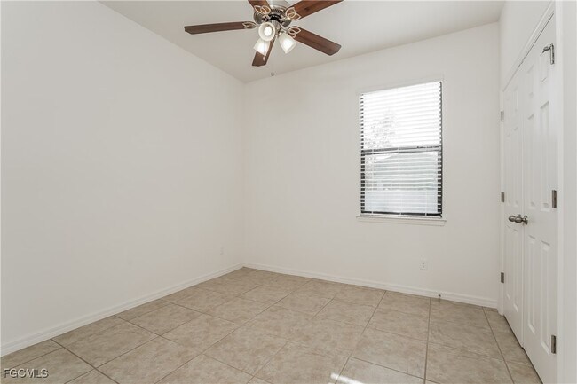 Building Photo - 945 SW 6th Pl