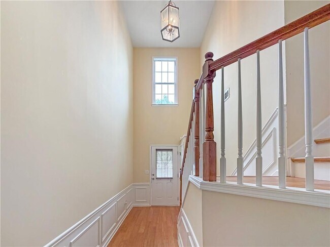 Building Photo - 2380 Fairlie Dr