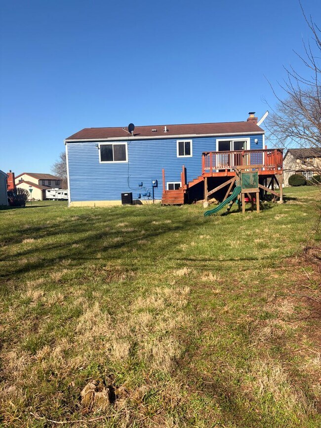 Building Photo - Spacious 3BR Bi-Level Home with 2-Car Garage in Reynoldsburg – $1,850/mo