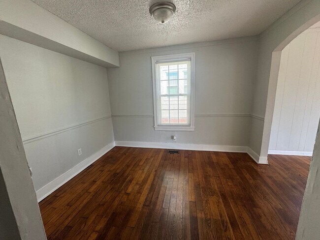 Building Photo - Cozy 2 Bedroom, 1 Bath Home – $1,000/Month