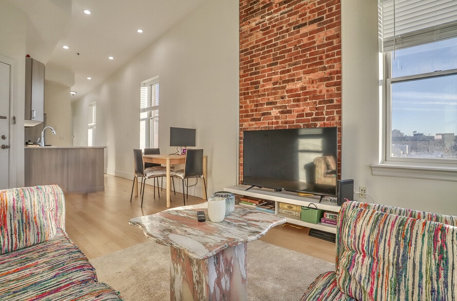 Building Photo - 301 Madison St