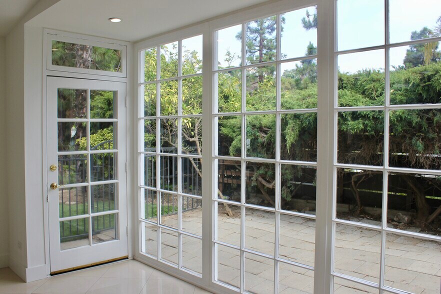 Building Photo - 1265 Bienveneda Ave