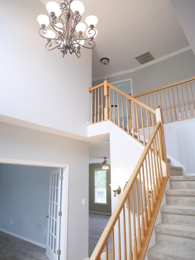 Building Photo - Spacious & Stylish 4-Bedroom Home with Fin...