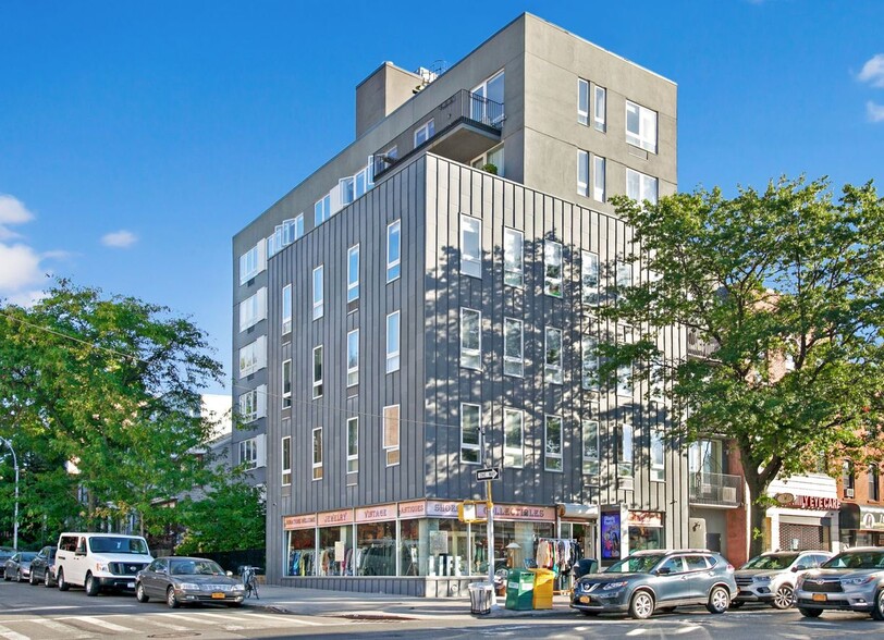 Building Photo - 276 13th St