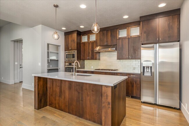 Building Photo - 2758 S Honeycomb Way