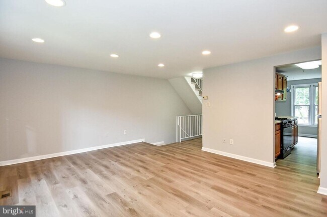 Building Photo - Available immediately!