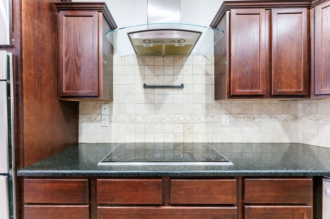 Building Photo - Spacious 3-Bedroom in Gated Community