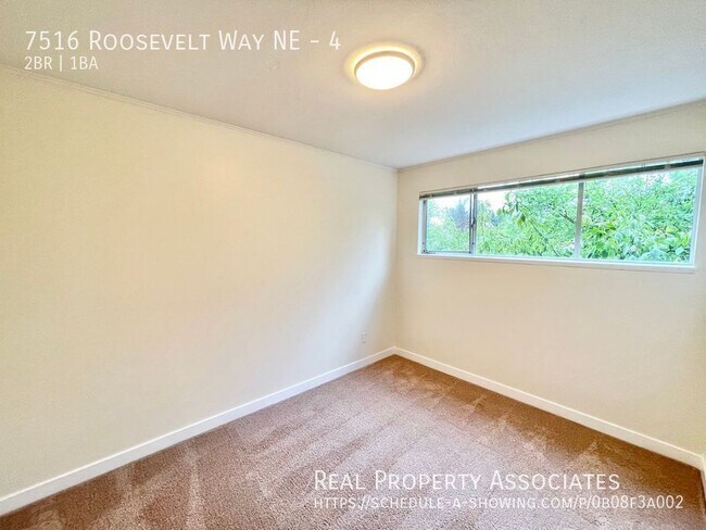 Building Photo - 7516 Roosevelt Way NE