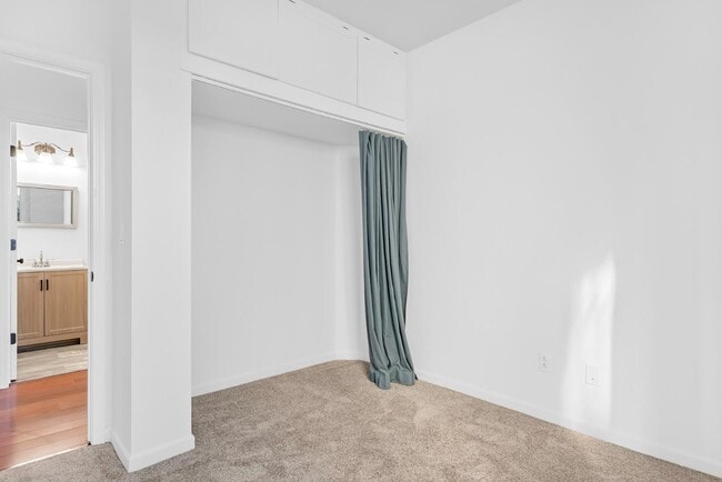 Building Photo - 533 Channel Ct