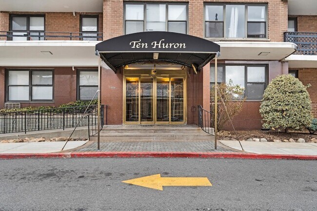 Primary Photo - 10 Huron Ave