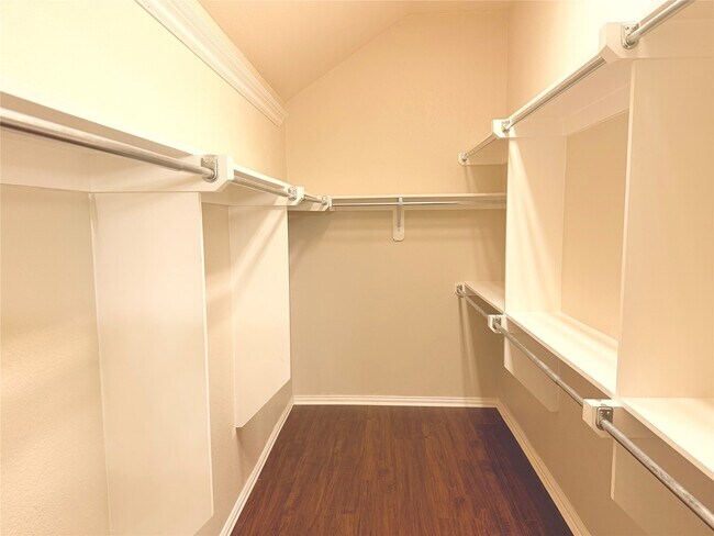 Building Photo - 29015 Davenport Dr