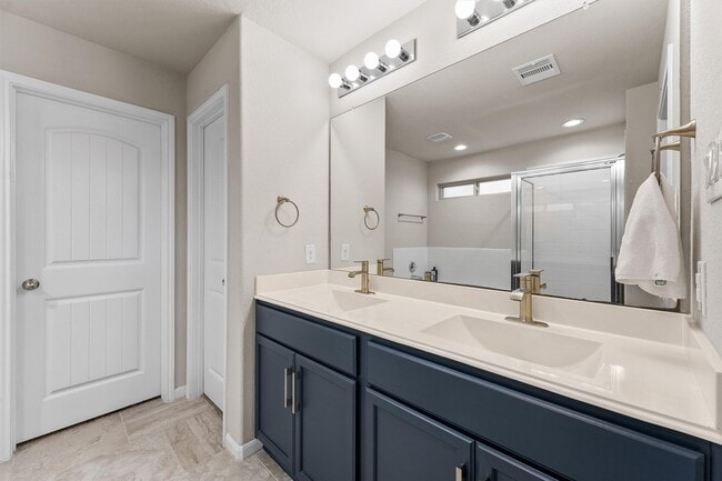 Building Photo - 12410 Lake Portal Dr