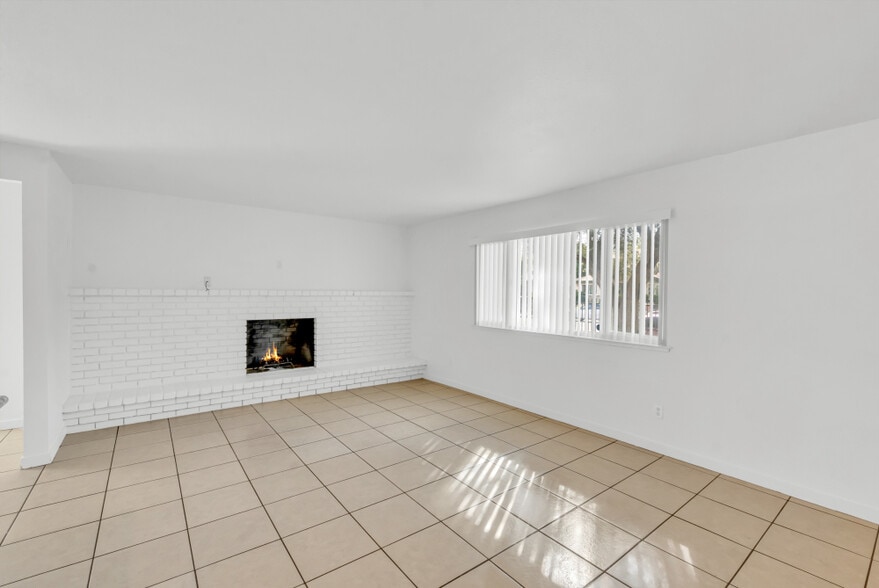 Building Photo - 812 Carro Dr