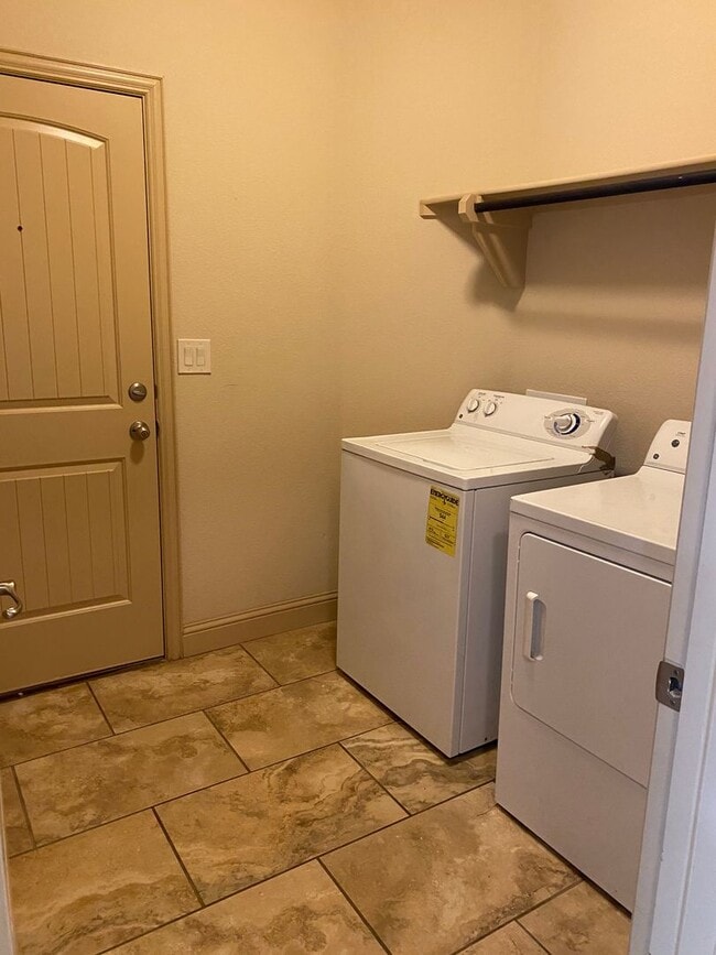 Building Photo - Beautiful Home with a Den