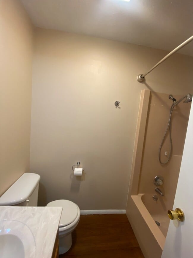 Building Photo - 1002 Glenn Dr