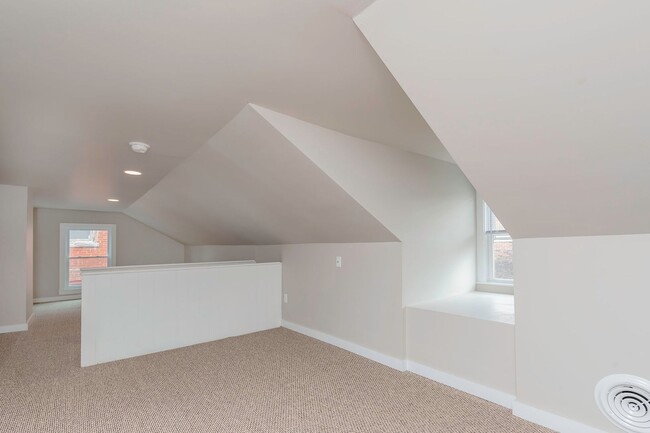 Building Photo - Remodeled 5 bedroom/2 bathroom in South Side