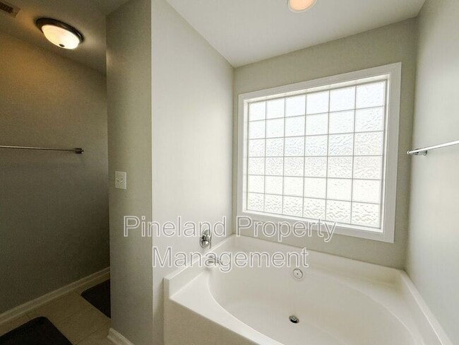 Building Photo - 1445 Kershaw Loop