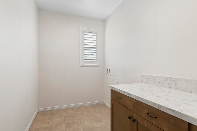 Building Photo - 78918 Adesso Way