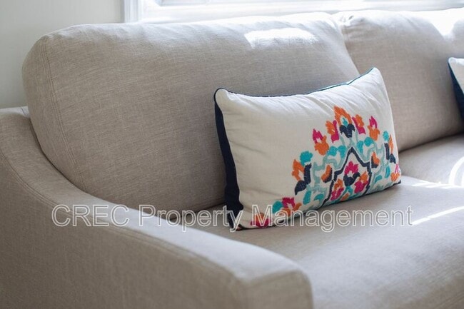 Building Photo - 637 Baytree Ct