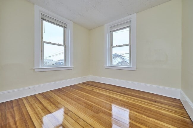 Building Photo - 44 Park St