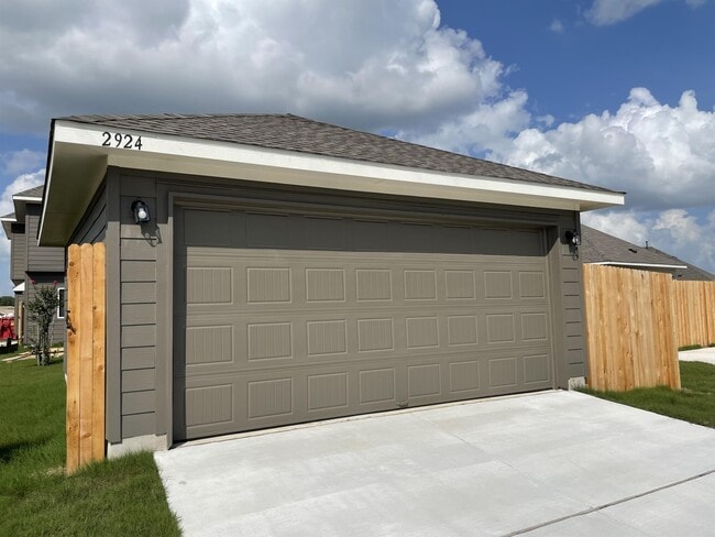 Building Photo - 2924 Brand Iron Dr